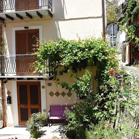 La Casa Del Geko Bed & Breakfast Чефалу Екстериор снимка