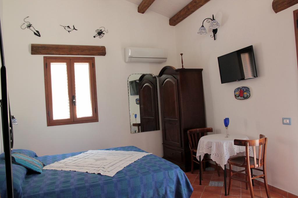 La Casa Del Geko Bed & Breakfast Чефалу Стая снимка