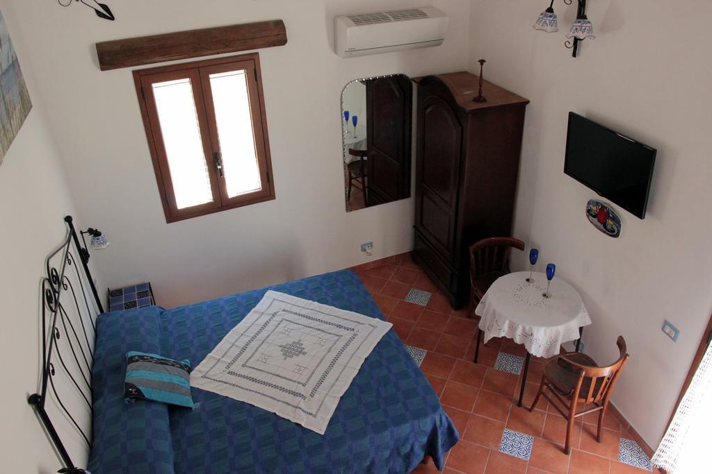 La Casa Del Geko Bed & Breakfast Чефалу Стая снимка