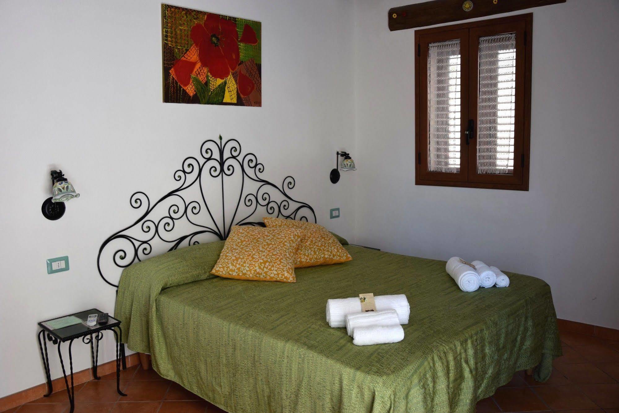 La Casa Del Geko Bed & Breakfast Чефалу Екстериор снимка