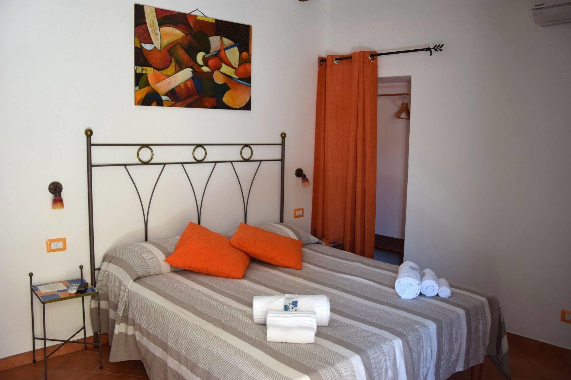 La Casa Del Geko Bed & Breakfast Чефалу Екстериор снимка