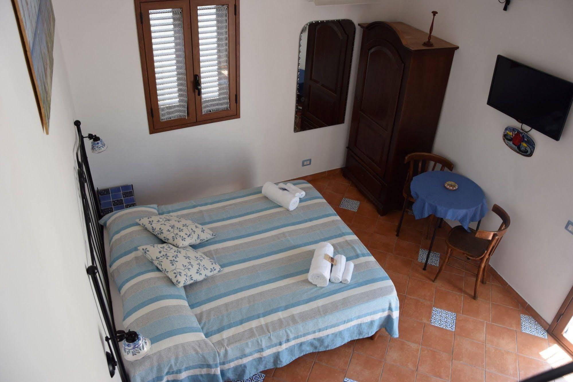 La Casa Del Geko Bed & Breakfast Чефалу Екстериор снимка