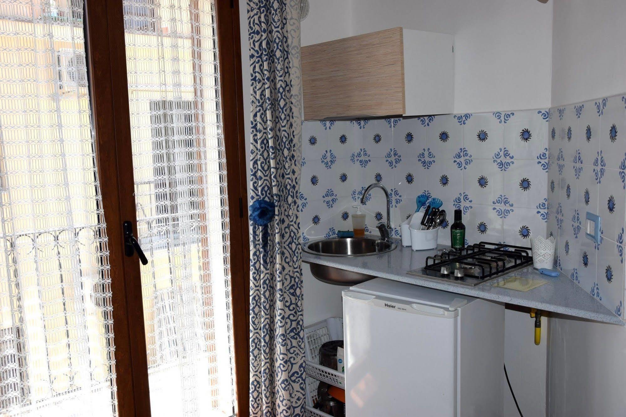La Casa Del Geko Bed & Breakfast Чефалу Екстериор снимка